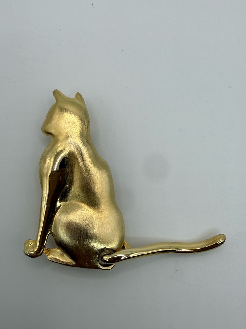 Vintage Giovanni Gold Tone Cat Brooch Pin Articulated Movable Tail